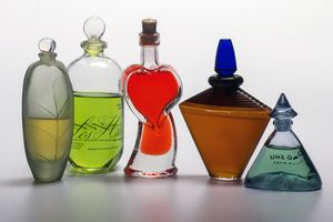 Голямо разнообразие дамски парфюми 26